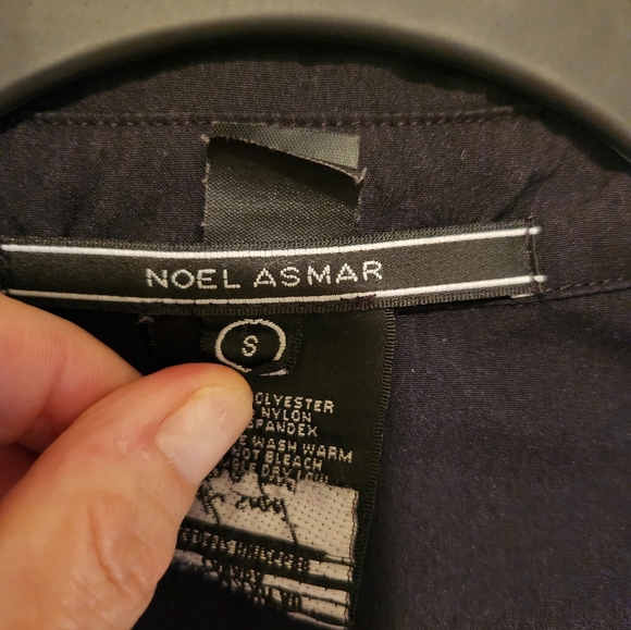 Black Small top - Picture 3 of 4